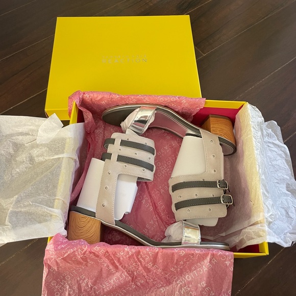 Kenneth Cole Slaw-TER IO sandals - Picture 6 of 6